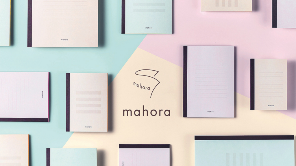 mahoraノートの宣材画像
様々なmahoraノートが写っている